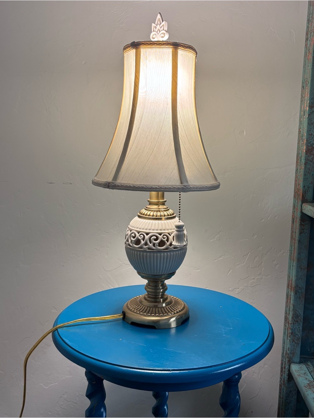 Boudoir Lamp LENOX LIGHTING BY QUOIZEL 13" with shade